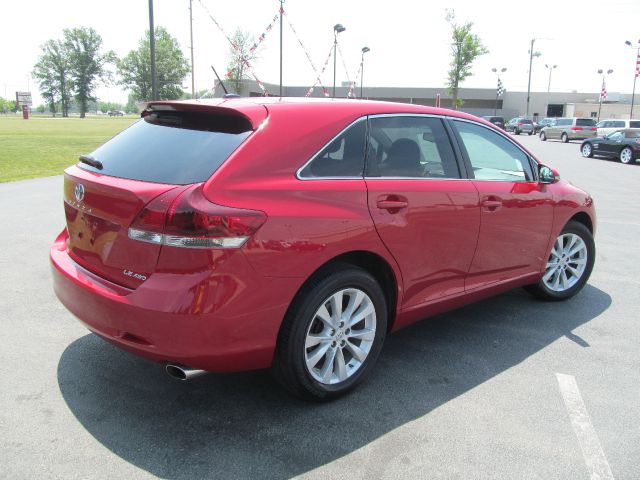 2013 Toyota Venza 740il 4dr Sdn Sedan