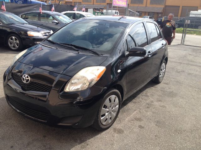 2009 Toyota Yaris Base W/5-spd Auto