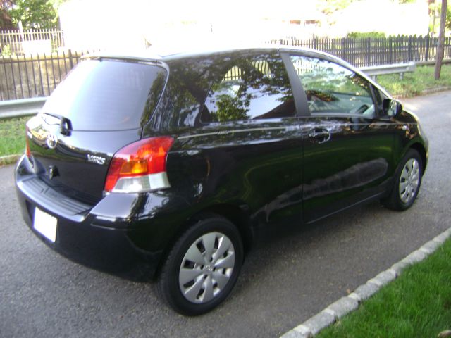 2009 Toyota Yaris 2dr Spyder GS 2.4L Sportronic