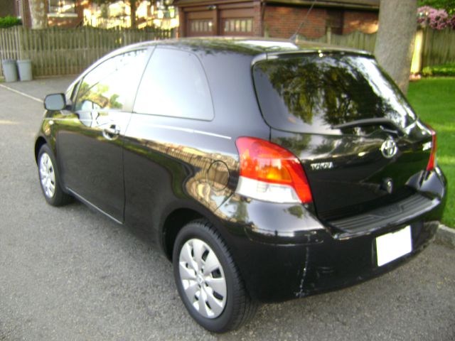 2009 Toyota Yaris 2dr Spyder GS 2.4L Sportronic