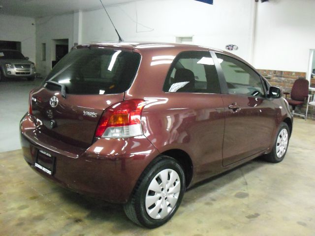 2010 Toyota Yaris 2dr Spyder GS 2.4L Sportronic
