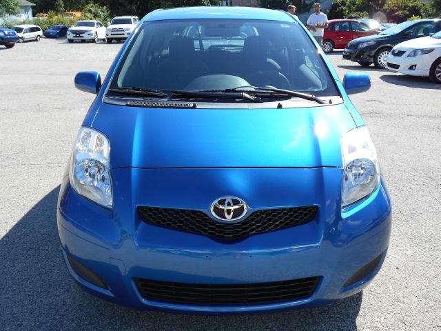 2010 Toyota Yaris Navigation Sunroof DVD