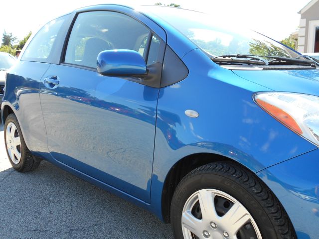 2010 Toyota Yaris Navigation Sunroof DVD