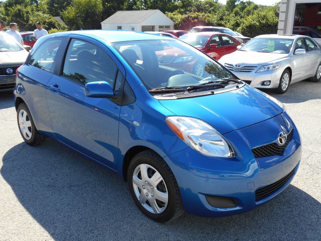 2010 Toyota Yaris Navigation Sunroof DVD