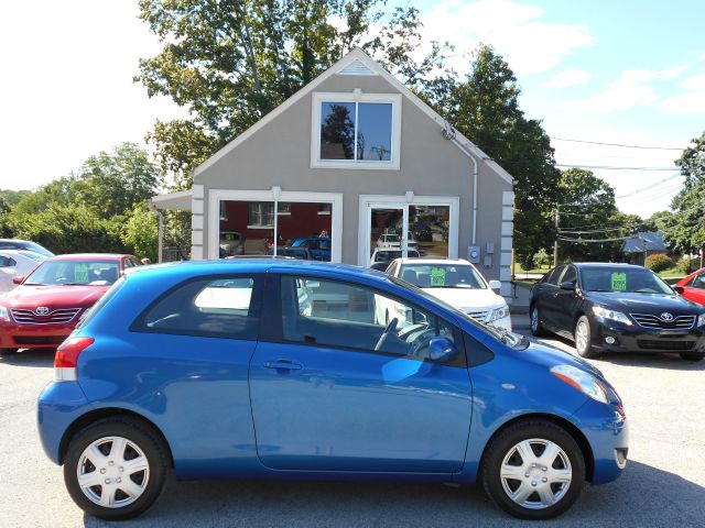 2010 Toyota Yaris Navigation Sunroof DVD