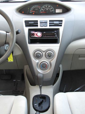 2010 Toyota Yaris 4DR 4WD Sport AT