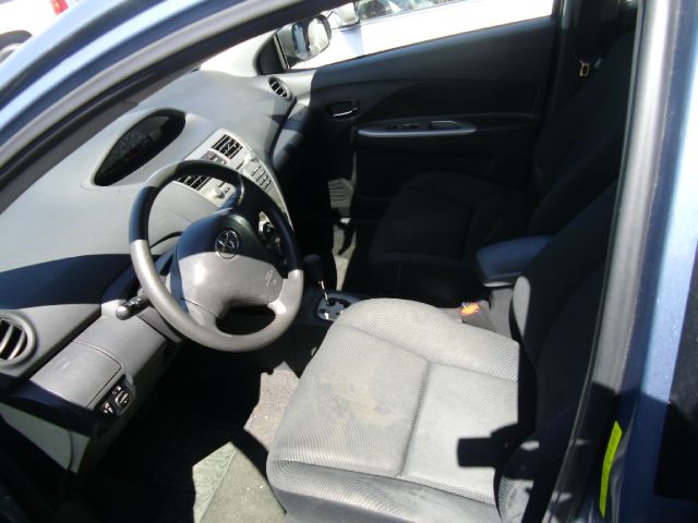 2011 Toyota Yaris 4DR 4WD Sport AT