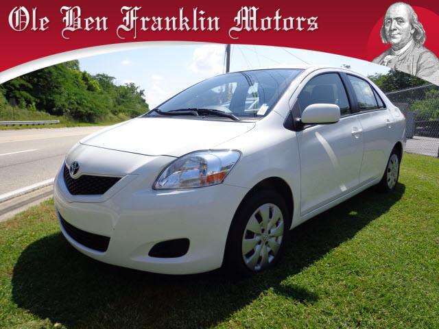 2012 Toyota Yaris Convertible V6 AUTO