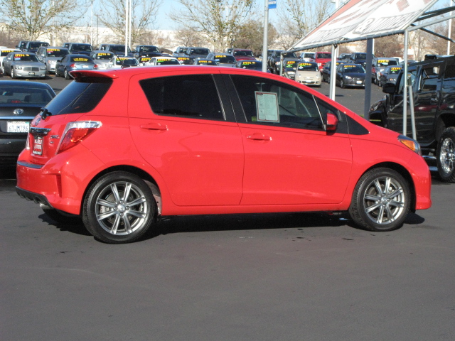 2012 Toyota Yaris SE 4 Motion AWD