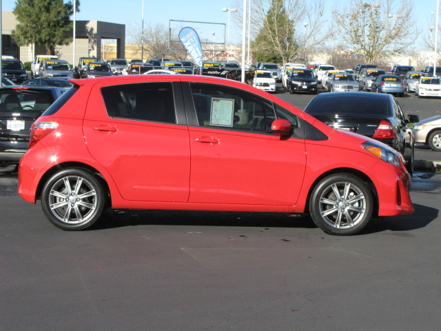 2012 Toyota Yaris SE 4 Motion AWD