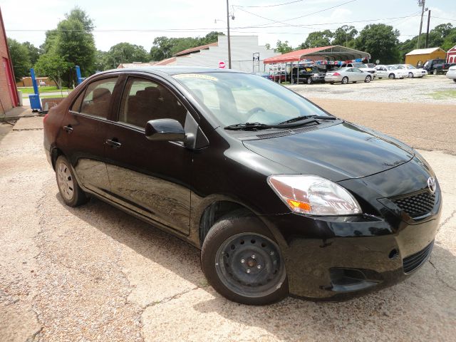 2012 Toyota Yaris UP 4DR 4X4