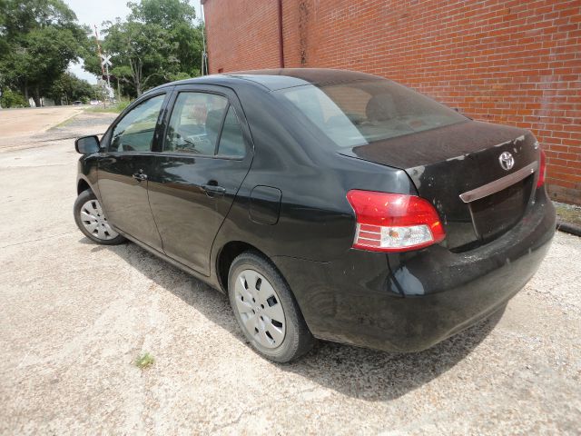 2012 Toyota Yaris UP 4DR 4X4