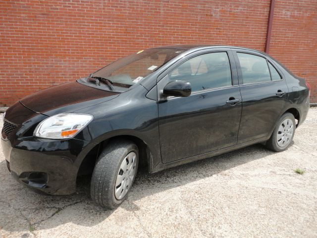 2012 Toyota Yaris UP 4DR 4X4