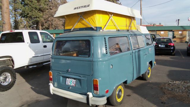 1974 Volkswagen Bus Kings Ranch