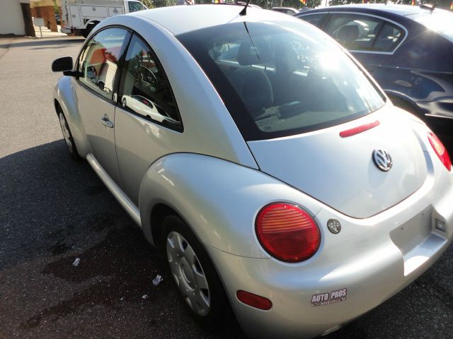 2000 Volkswagen Beetle FWD 4dr Sport