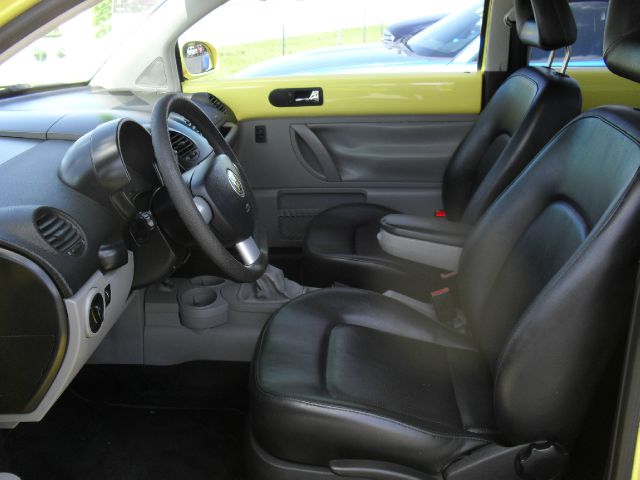 2002 Volkswagen Beetle FWD 4dr Sport