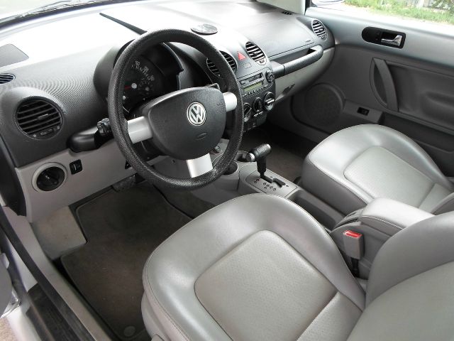 2004 Volkswagen Beetle FWD 4dr Sport