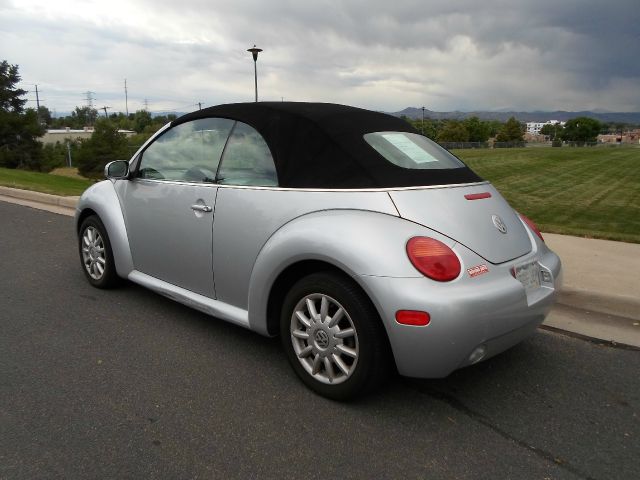 2004 Volkswagen Beetle FWD 4dr Sport
