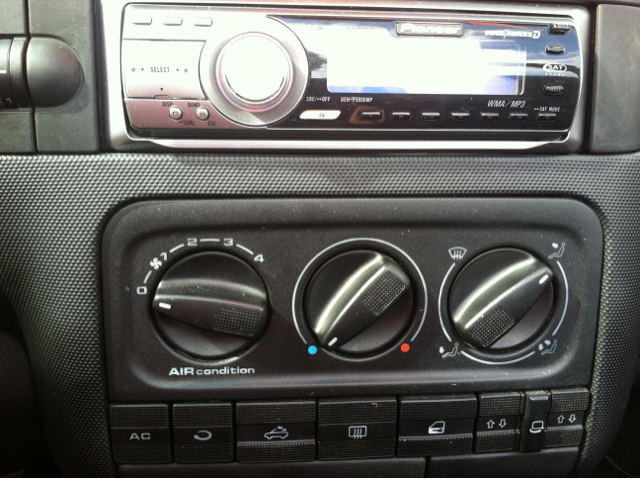 1999 Volkswagen Cabrio FWD 4dr Sport