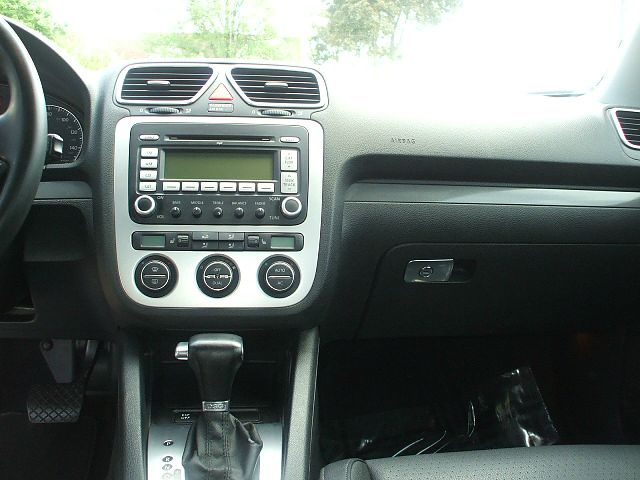 2008 Volkswagen Eos Series 4