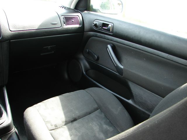 1999 Volkswagen Golf I-4 Manual