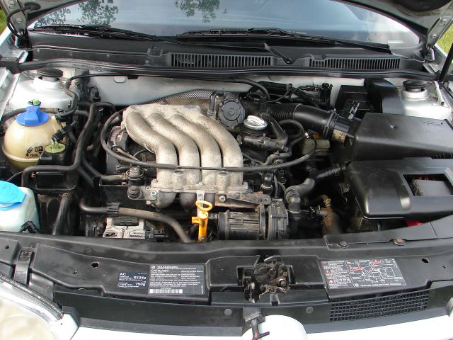 1999 Volkswagen Golf I-4 Manual