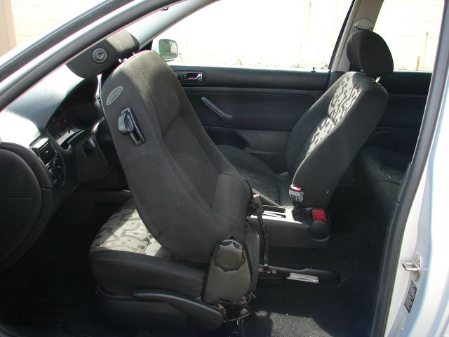 1999 Volkswagen Golf I-4 Manual