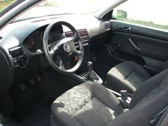 1999 Volkswagen Golf I-4 Manual