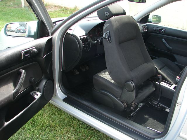 1999 Volkswagen Golf I-4 Manual