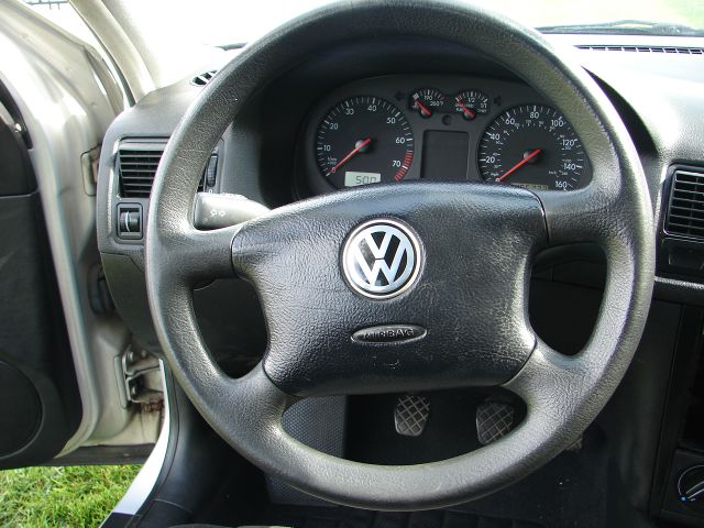 1999 Volkswagen Golf I-4 Manual