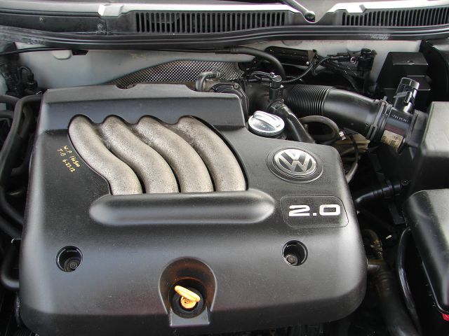 1999 Volkswagen Golf I-4 Manual