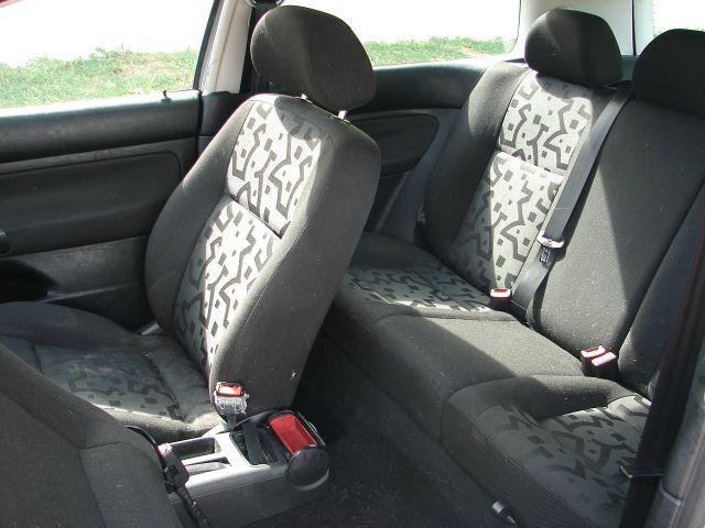 1999 Volkswagen Golf I-4 Manual