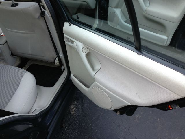 1999 Volkswagen Golf 2WD 4dr XLT