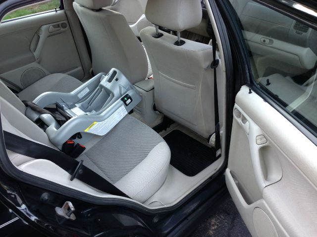 1999 Volkswagen Golf 2WD 4dr XLT