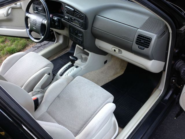 1999 Volkswagen Golf 2WD 4dr XLT