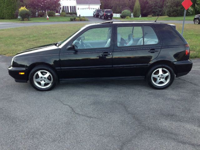 1999 Volkswagen Golf 2WD 4dr XLT