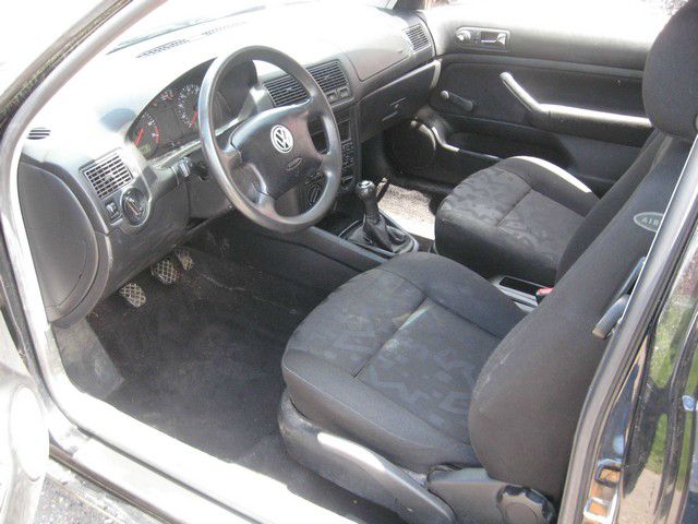 2000 Volkswagen Golf I-4 Manual