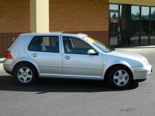 2002 Volkswagen Golf FWD 4dr Sport
