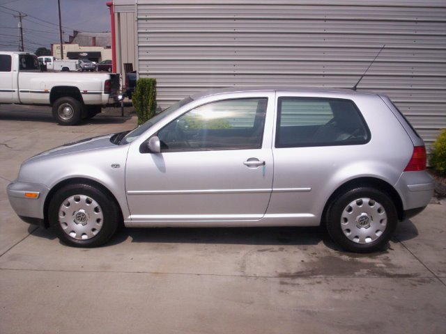 2003 Volkswagen Golf I-4 Manual