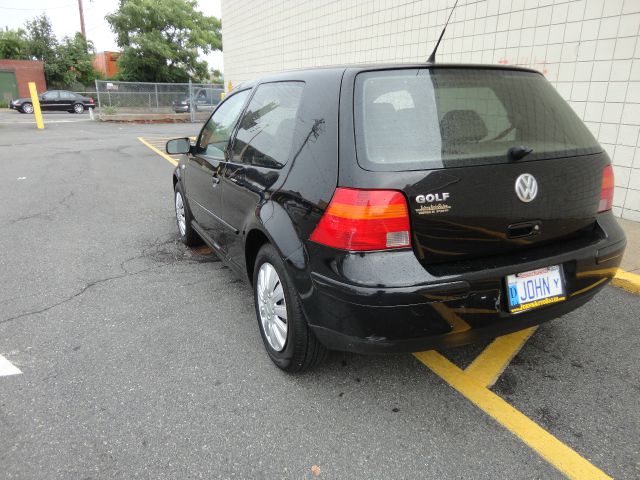 2003 Volkswagen Golf I-4 Manual
