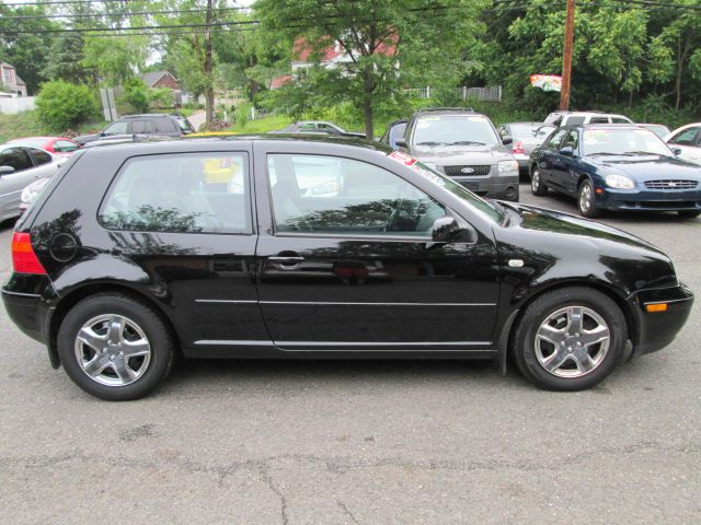 2004 Volkswagen Golf I-4 Manual