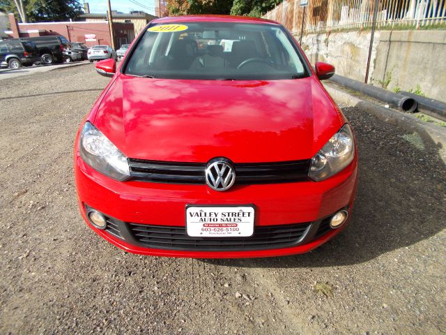 2011 Volkswagen Golf 1998 Jeep Classic