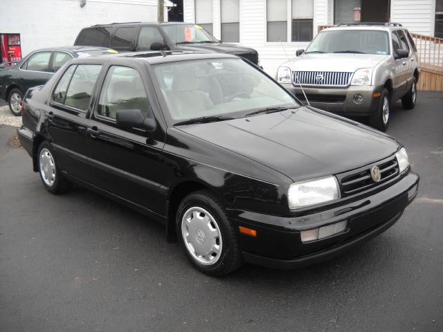 1995 Volkswagen Jetta S Sedan