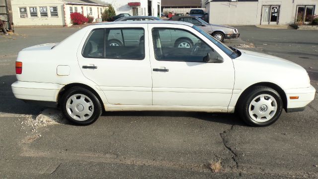 1998 Volkswagen Jetta S Sedan