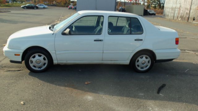 1998 Volkswagen Jetta S Sedan