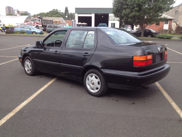 1998 Volkswagen Jetta S Sedan