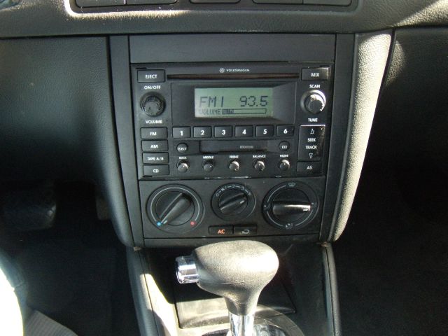 2003 Volkswagen Jetta I-4 Manual