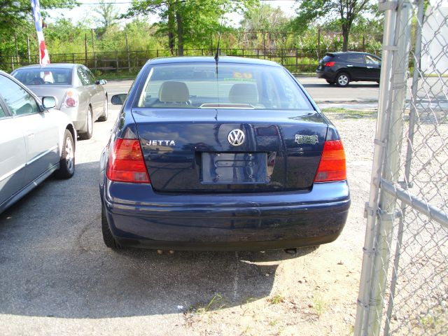 2003 Volkswagen Jetta FWD 4dr Sport