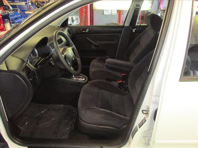 2004 Volkswagen Jetta FWD 4dr Sport
