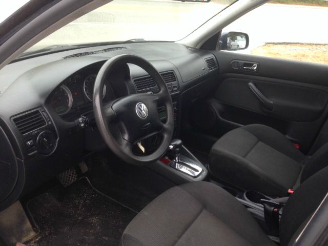 2005 Volkswagen Jetta I-4 Manual